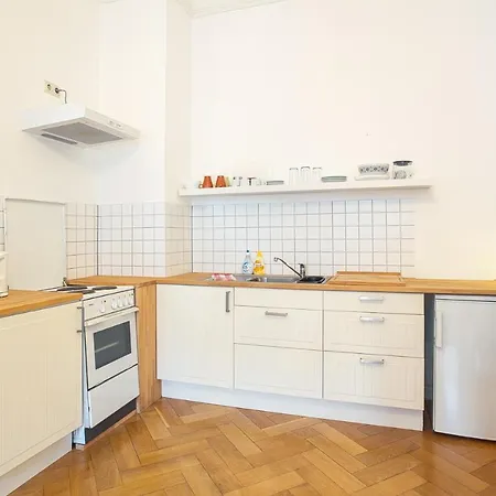 Waldstrassenviertel 아파트 *